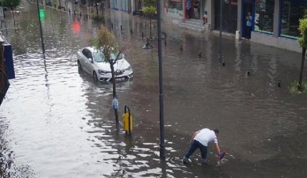 Karabük’te sağanak hayatı olumsuz etkiledi