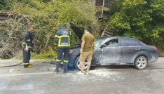 Karabük’te seyir halindeki otomobil alev aldı