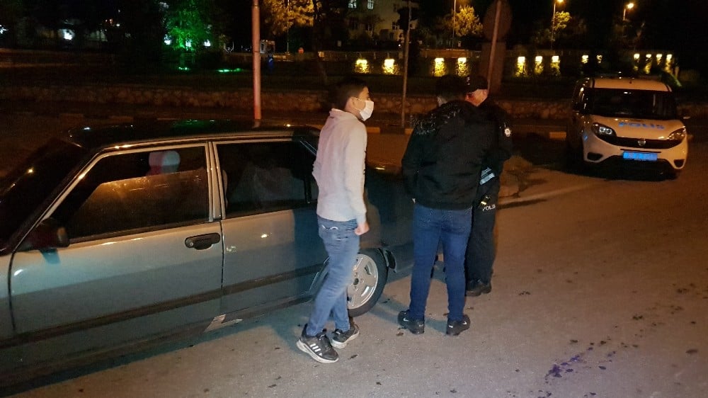 Karabük’te sokağa çıkma kısıtlaması başladı, yollar bariyerlerle kapatıldı 