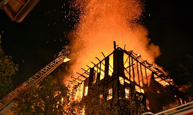 Karabük'te tarihi konak yandı