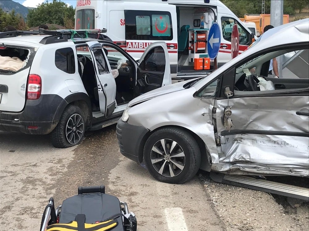 Karabük’te trafik kazaları: 6’sı çocuk 15 yaralı 