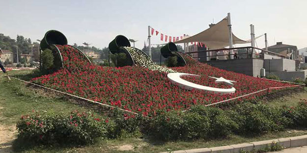 Karabük’te Türk bayrağı çiçek açtı