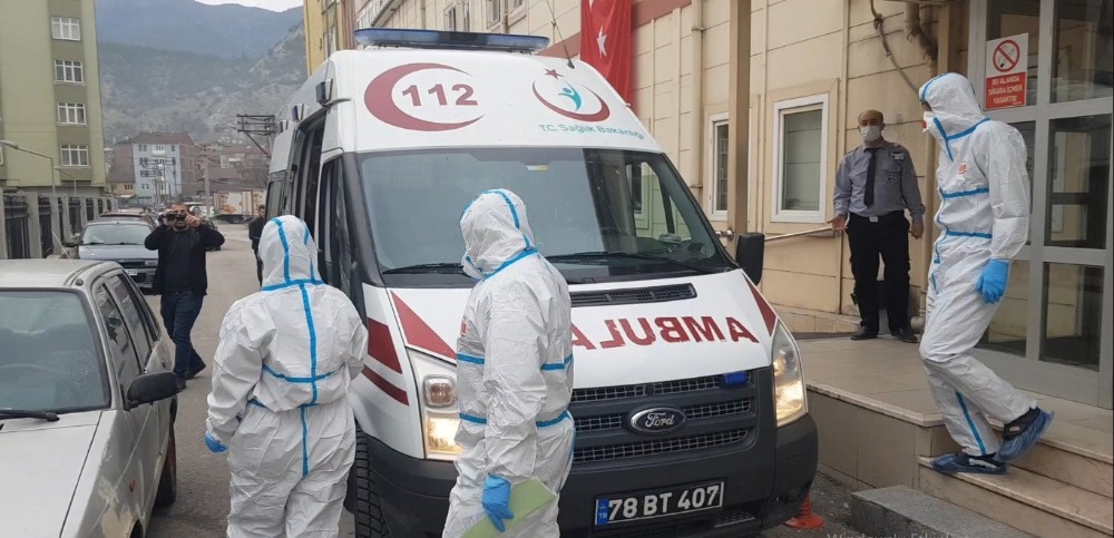 Karabük’te Umreden dönen yaşlı çift öksürük nedeniyle hastaneye başvurdu 