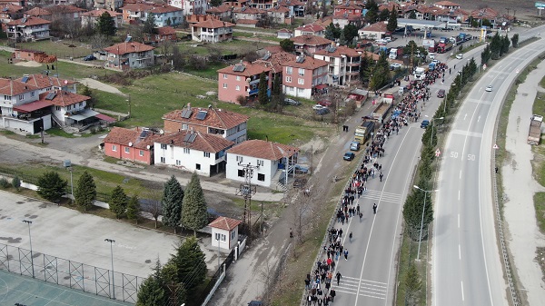 Karabük'te yüzlerce kişi bakın neden yürüdü