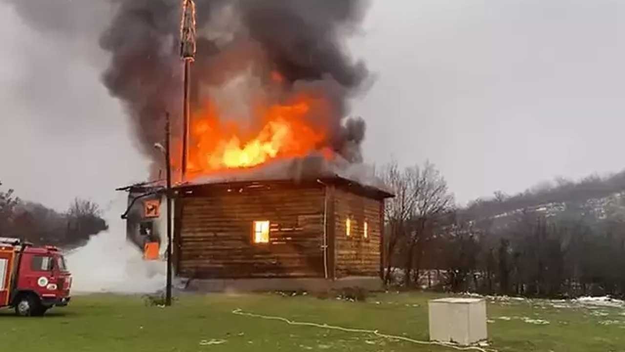Karabük’ten yürekleri sızlatan haber! 450 yıllık ahşap cami yandı