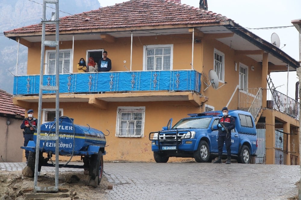 Karabük’ün en büyük köyü Cumayanı’nda 2 mahallede 16 hane karantina altına alındı 
