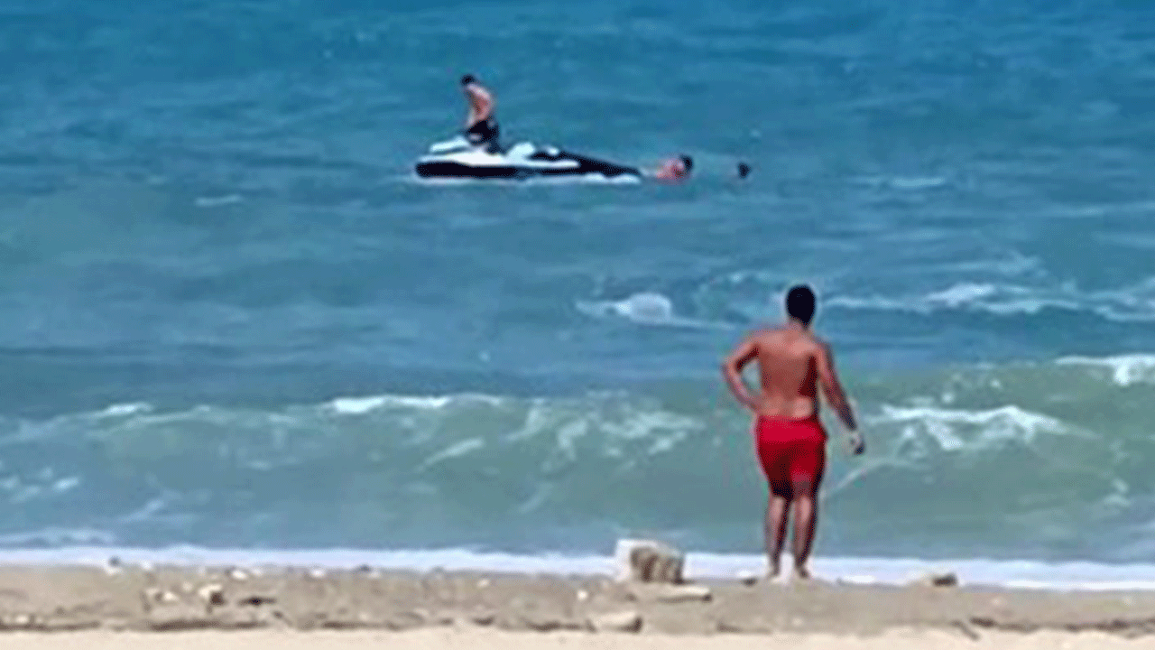 Karaburun sahilinde bir kişi akıntıya kapıldı!