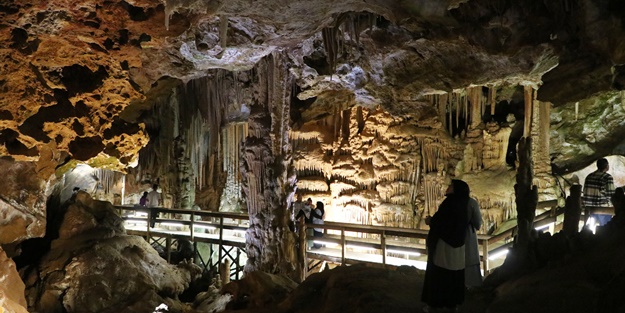 Karaca Mağarası'na bayramda ziyaretçi akını
