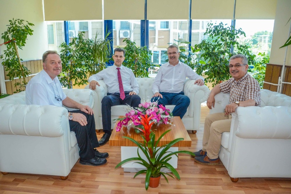 Karacabey Belediyesi’nden robotik kodlama atölyesi 