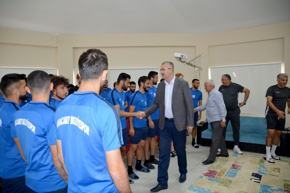Karacabey Belediyespor’a baklavalı moral 