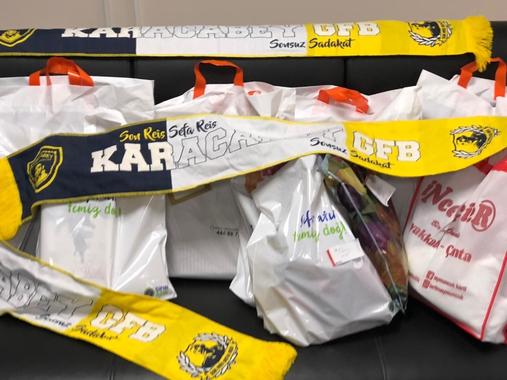 Karacabey Genç Fenerbahçeliler 70 çocuğu giydirdi 