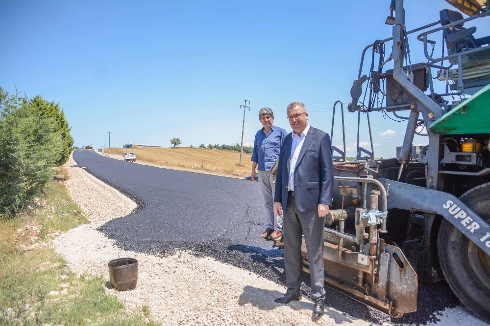 Karacabey’de asfalt çalışmalarına devam 