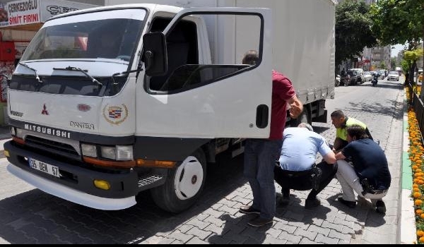 Karacabey'de çalıntı araç bomba paniği oluşturdu