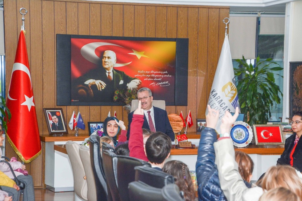 Karacabey’de minikler sordu başkan yanıtladı 
