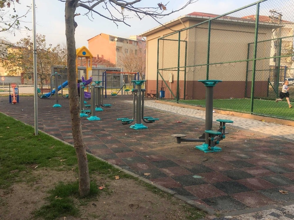 Karacabey’de sosyal donatı alanlarında iyileştirme çalışmaları 