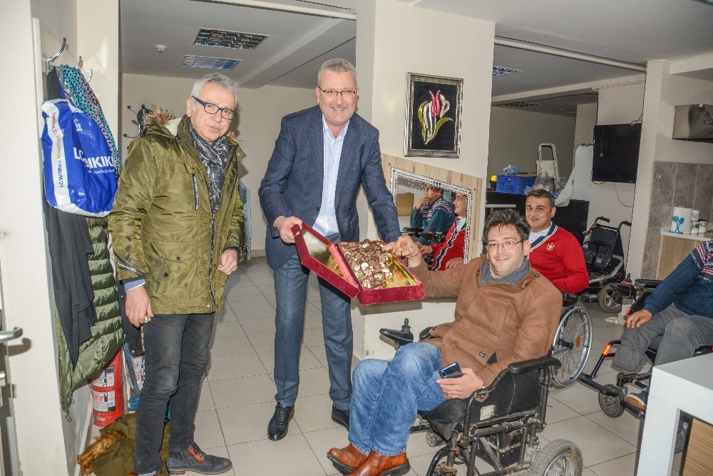 Karacabey’de toplanan mavi kapaklar engellilere umut oluyor 