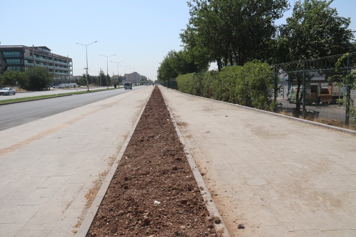Karacadağ Bulvarı’na hizmet eli değdi 