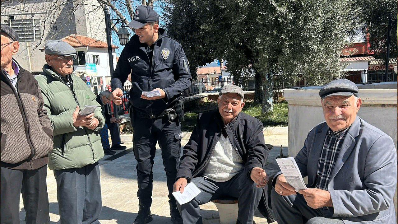 Karacasu’da polis vatandaşları uyardı! Dolandırıcılığa karşı bilgilendirme yapıldı