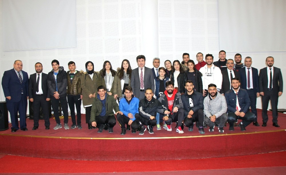 Karacoşkun başarılı sporcularla bir araya geldi 