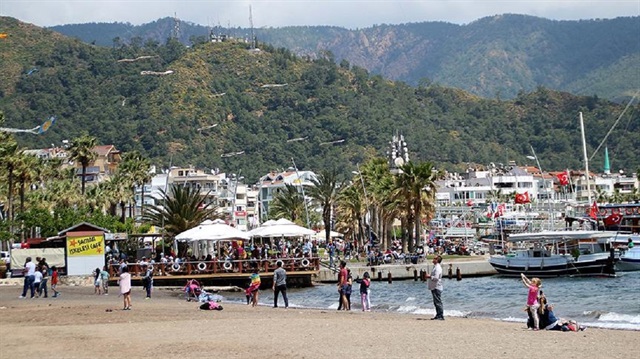 Karada uçurtma uçurdular