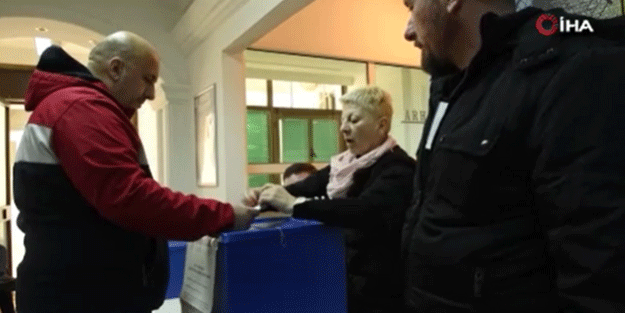 Karadağ halkı cumhurbaşkanlığı seçimi için sandık başında