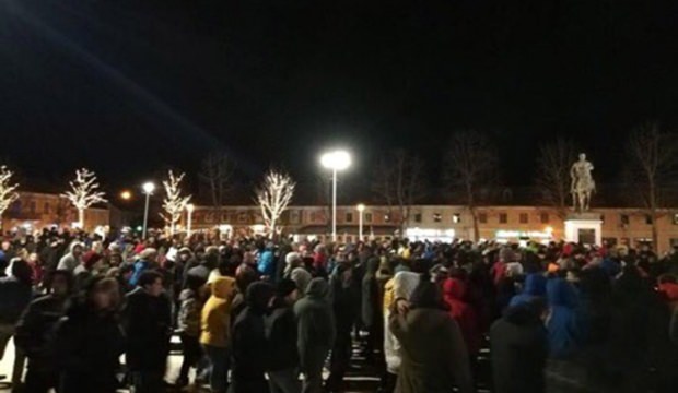 Karadağ karıştı, Ortodoks Sırplar sokağa döküldü