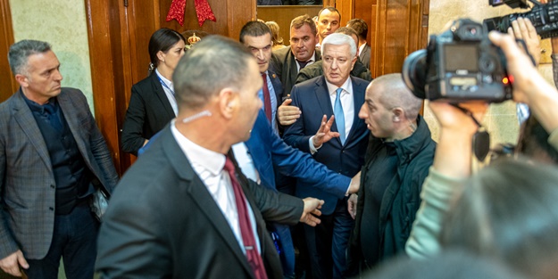 Karadağlı milletvekilleri mecliste kavga etti