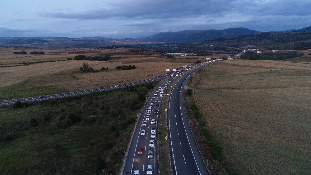 Karadeniz bağlantı yolunda trafik yoğunluğu devam ediyor 