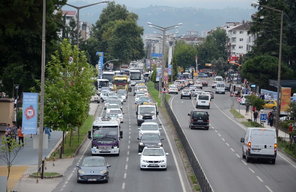 Karadeniz Sahil Yolu’nda bayram trafiği 