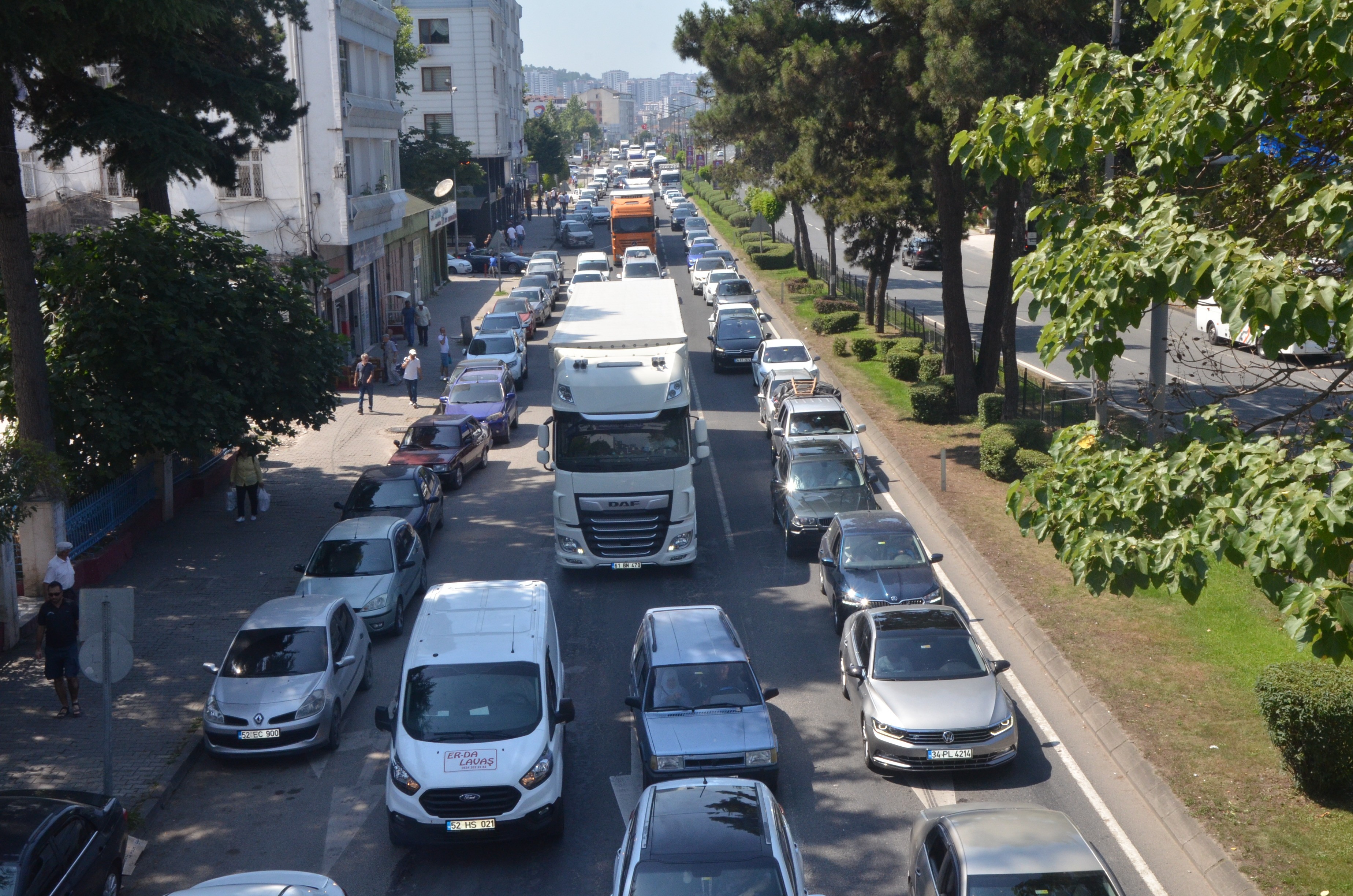Karadeniz Sahil Yolu'nda bayram yoğunluğu