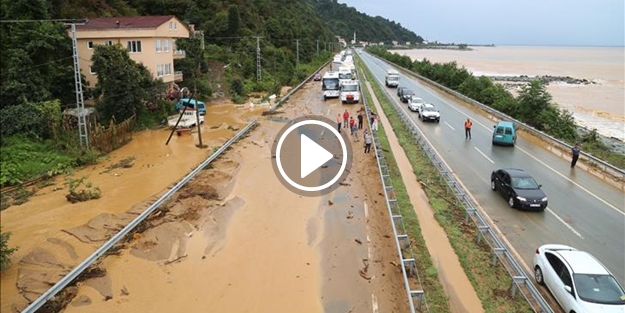 Karadeniz sahil yolunda heyelan engeli!