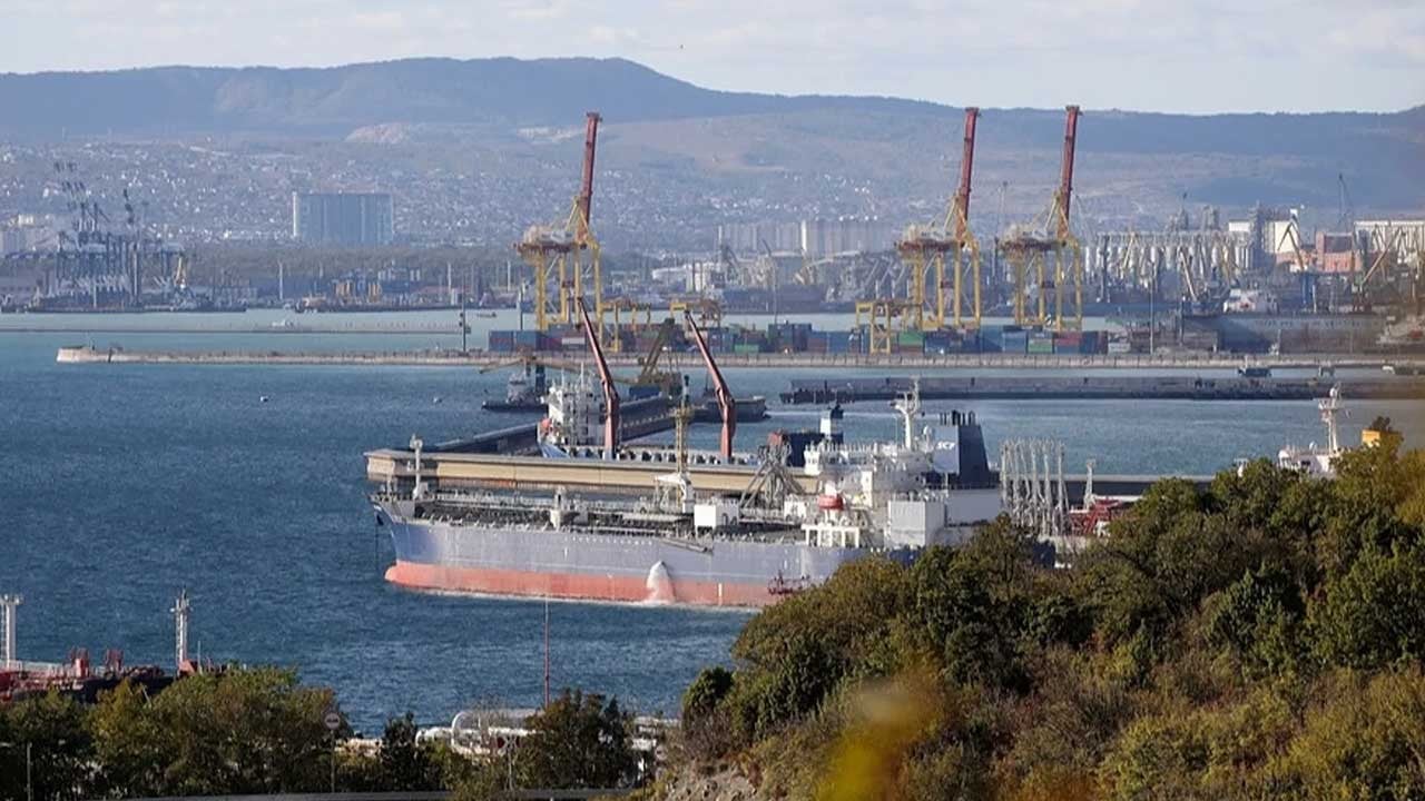 Karadeniz semalarında İHA hareketliliği! Liman vuruldu