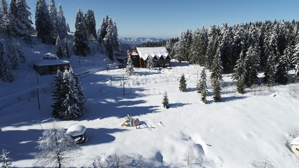 Karadeniz yaylaları kış mevsiminin tüm güzelliğini yansıtıyor 