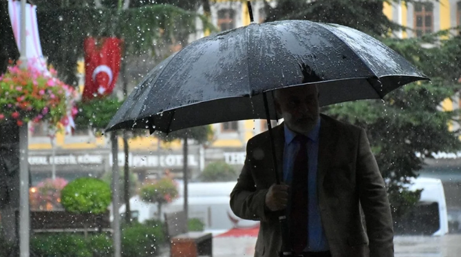 Karadeniz'de 4 ile sarı kod verildi! Şiddetli sağanak ve sel uyarısı