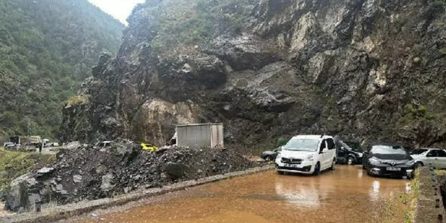 Karadeniz'de alarm! Bine yakın heyelan var...