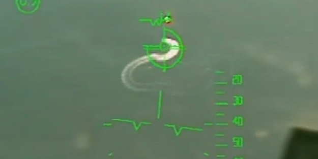 Karadeniz'de sıcak saatler! Rusya ABD askeri botunu vurdu