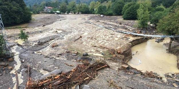 Karadeniz’de yollar kapandı