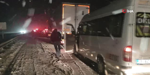 Karadeniz'i İstanbul'a bağlayan Kemikli'de ulaşım durdu