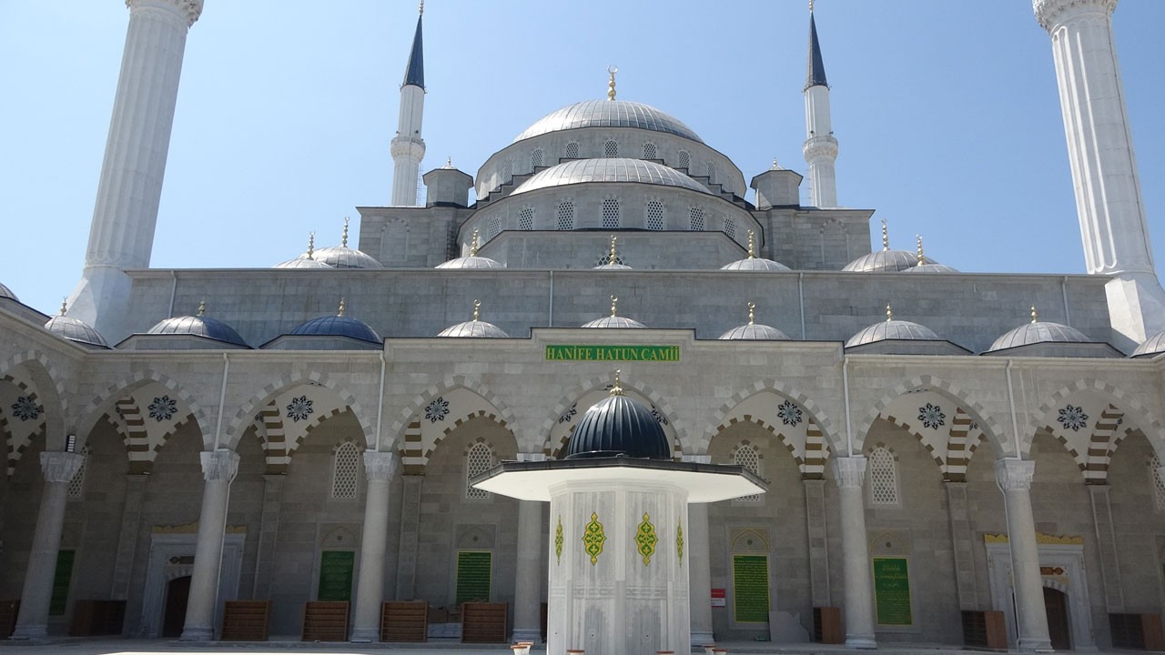 Karadeniz’in en büyüğü olacak! Hanife Hatun Camii’nde geri sayım