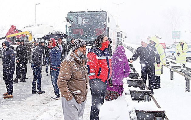 Karakış yurdu esir aldı
