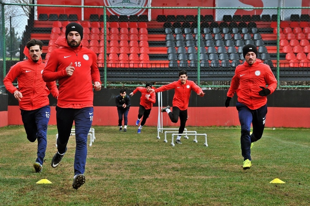 Karaköprü Belediyespor hazırlıklarını sürdürüyor 