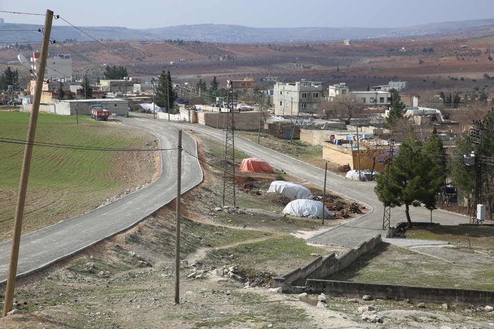 Karaköprü kırsalında yol çalışmaları sürüyor 