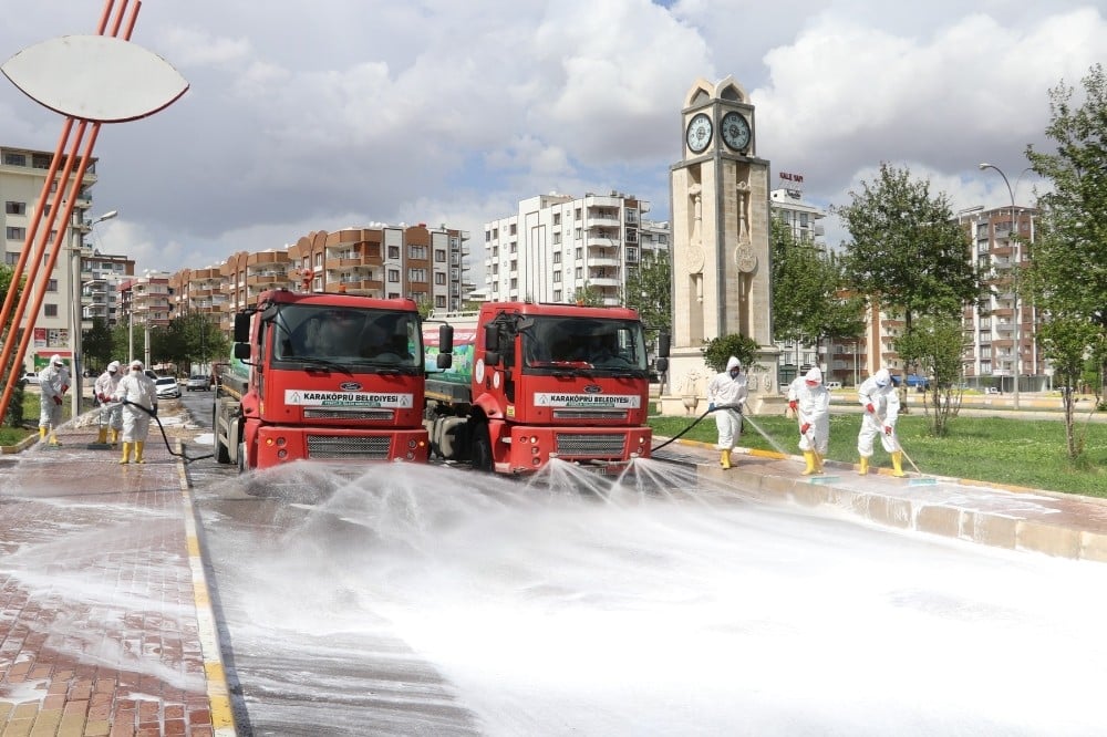 Karaköprü’de dezenfekte edilmedik sokak kalmıyor 