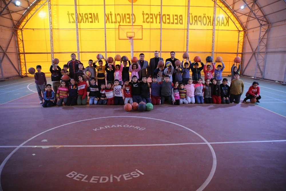 Karaköprü’de geleceğin basketbolcuları yetişiyor 