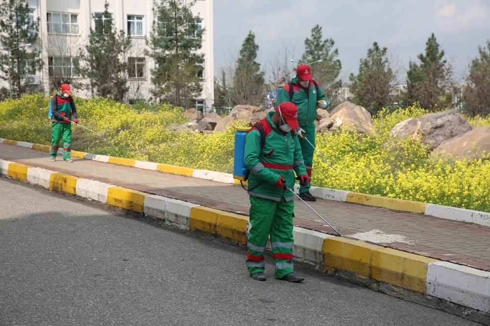Karaköprü’de haşerelere karşı ilaçlama yapıldı 