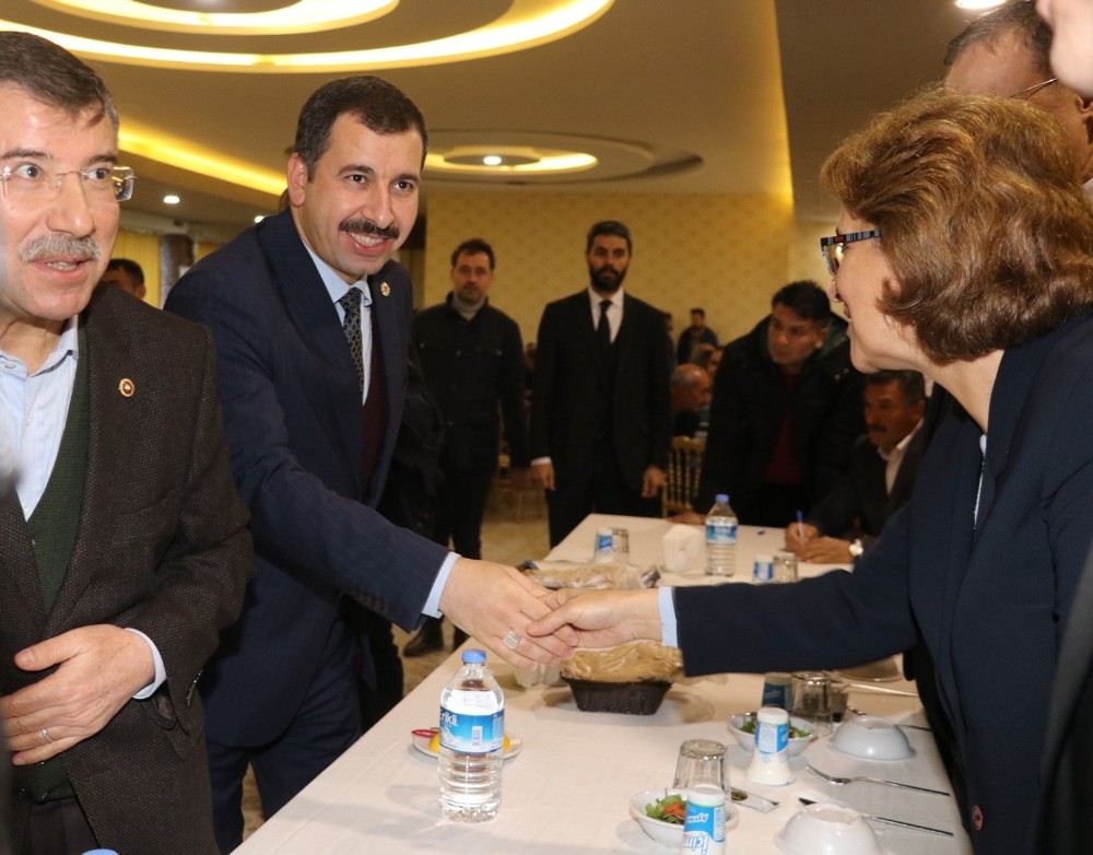 Karaköprü’de mahalle muhtarlarının sorunları görüşüldü 