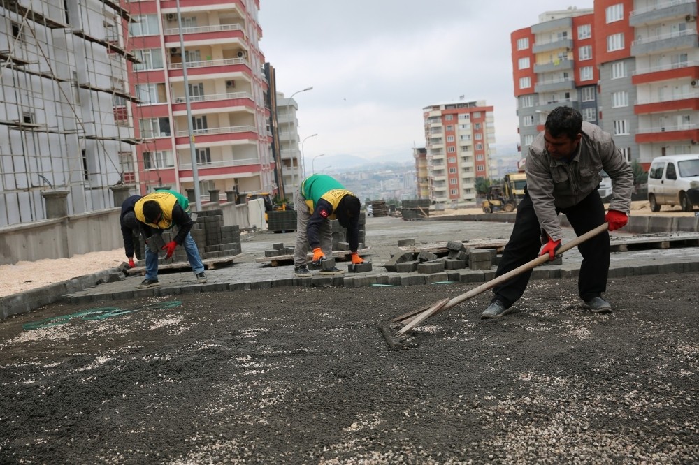 Karaköprü’de yeni yollar parke taşıyla döşendi 