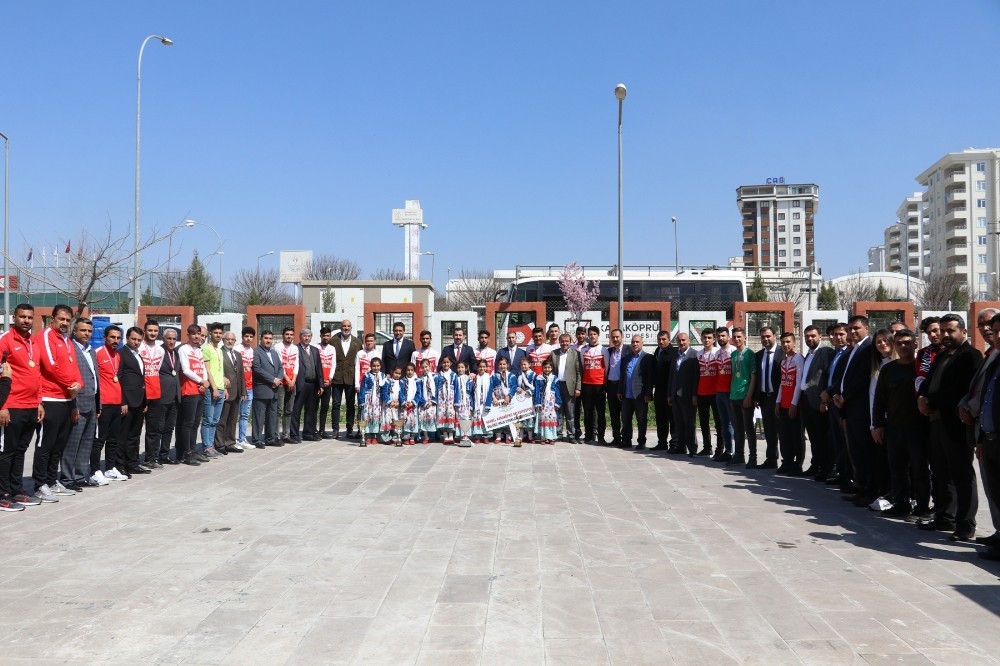 Karaköprülü sporculardan başarı üstüne başarı 