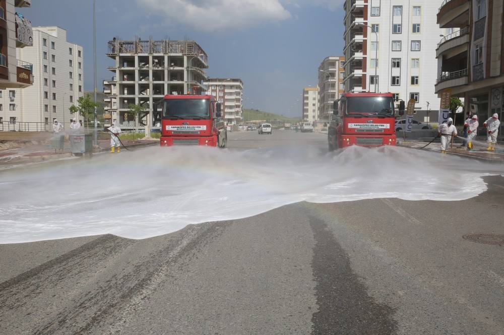 Karaköprü’nün mahalleleri dezenfekte edildi 