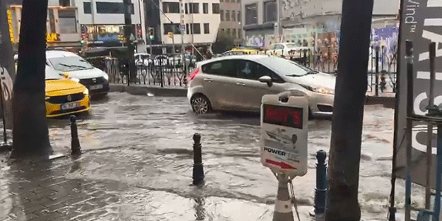 Karaköy'ü gören deniz taştı sandı